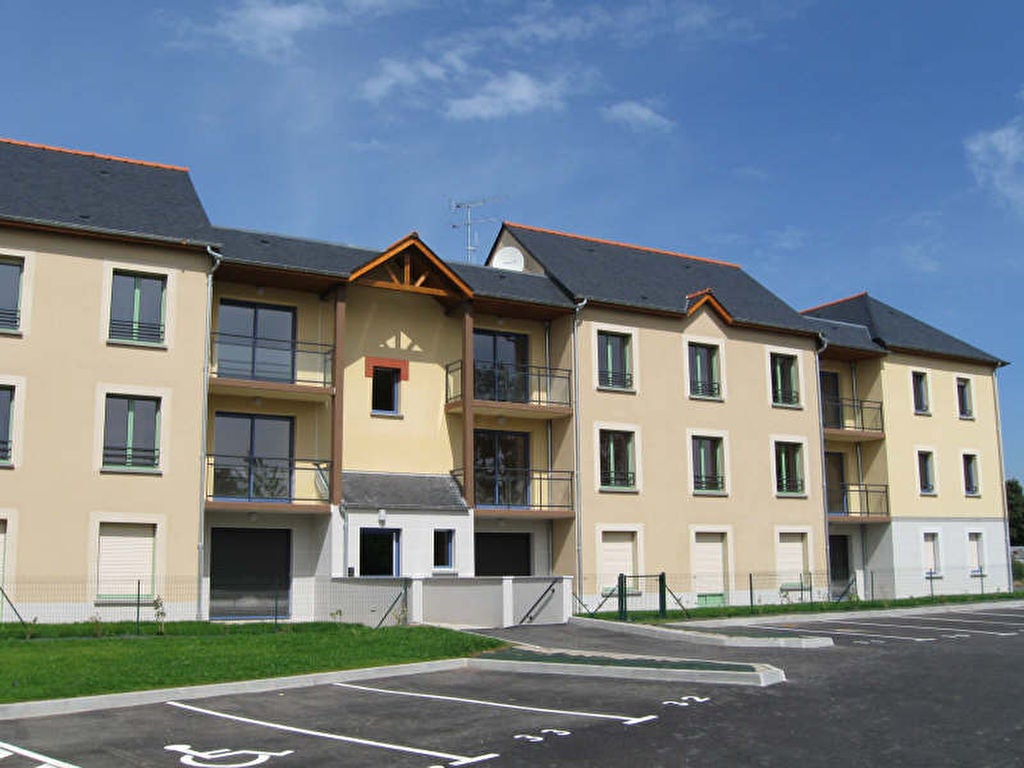 Flat Place de la Mairie in Saint-Méen-le-Grand