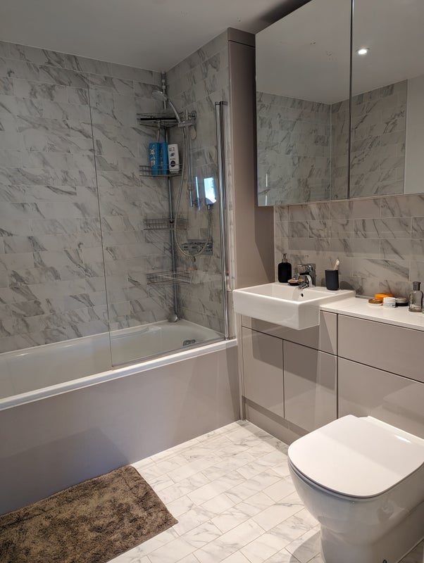 Room Sayer Street in Greater London