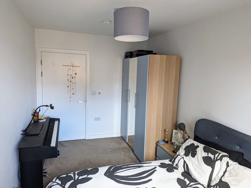 Room Sayer Street in Greater London