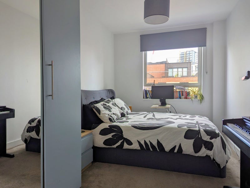 Room Sayer Street in Greater London