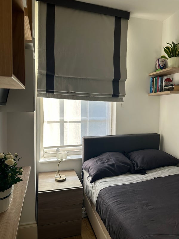 Room Tibberton Square in Greater London