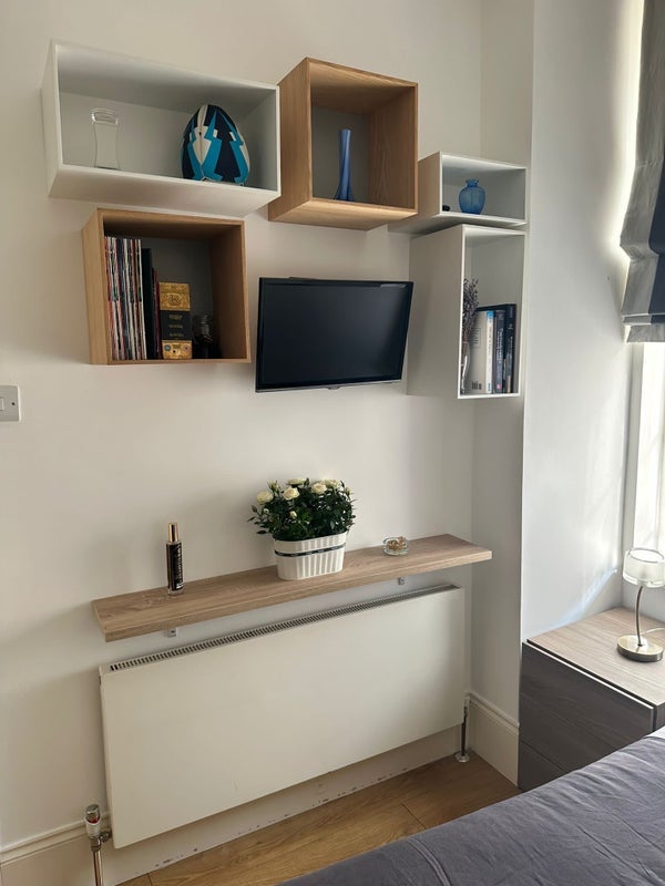 Room Tibberton Square in Greater London
