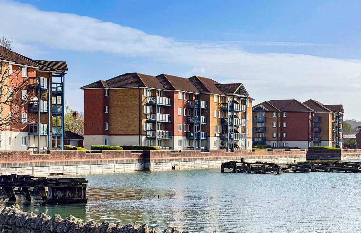 Flat Quayside Road in Southampton