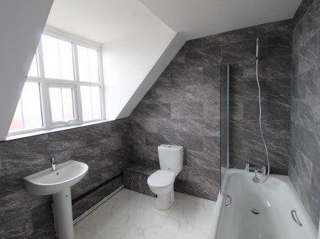 Flat Holywell Lane in Wakefield