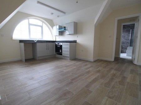 Flat Holywell Lane in Wakefield