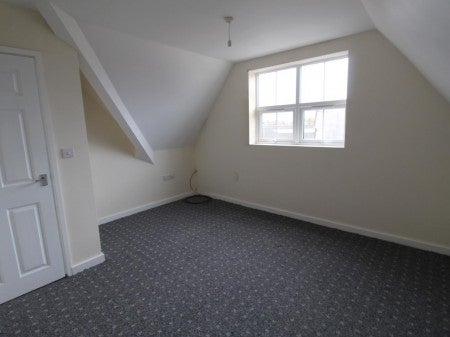 Flat Holywell Lane in Wakefield