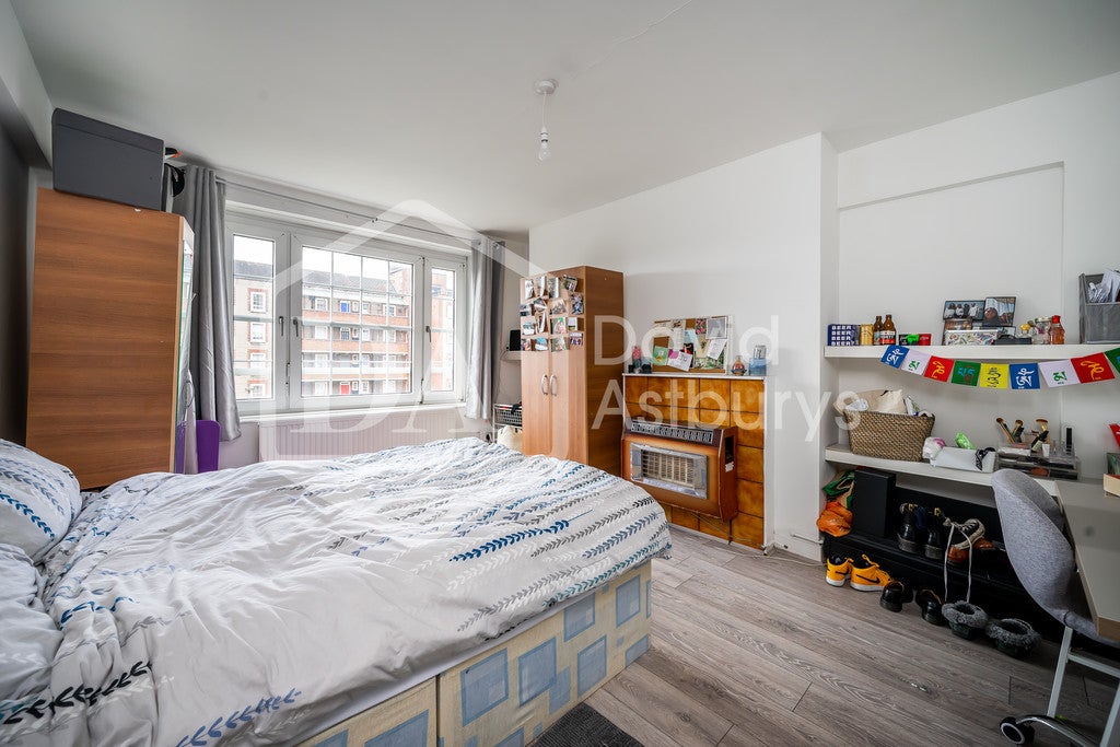 Flat Caversham Road in Greater London