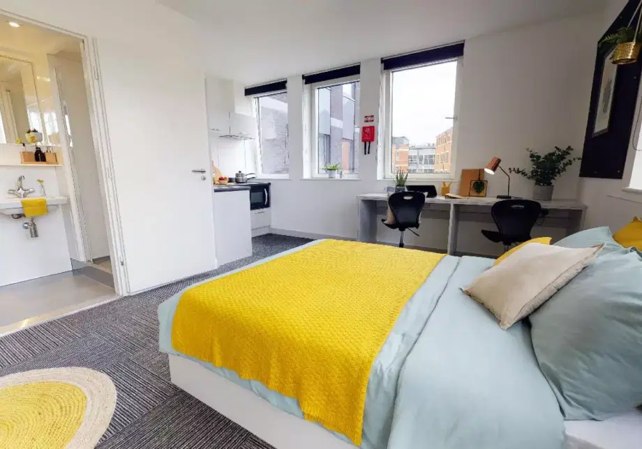 Room Mount Street in Nottingham