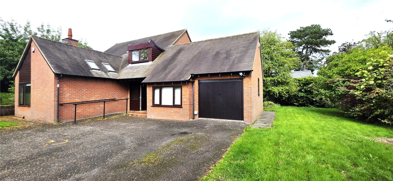 House London Road in Whitchurch