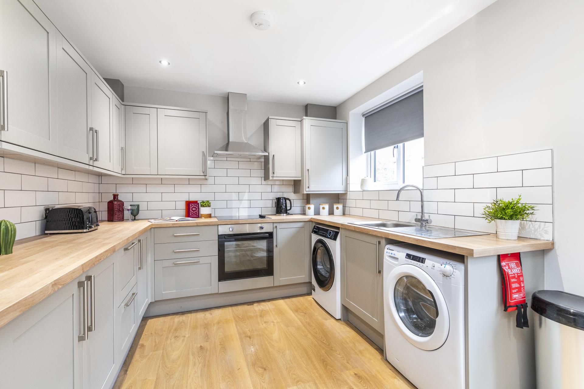 Room Langdale Avenue in Leeds