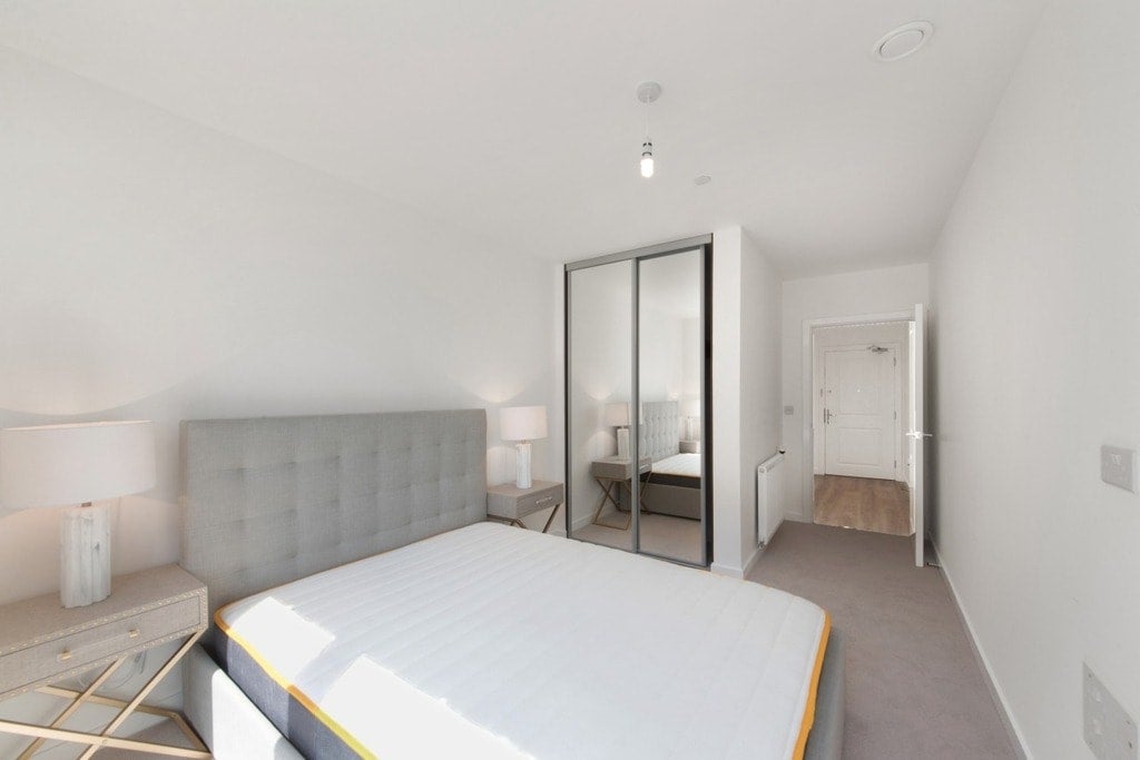 Flat Thomas Road in Greater London