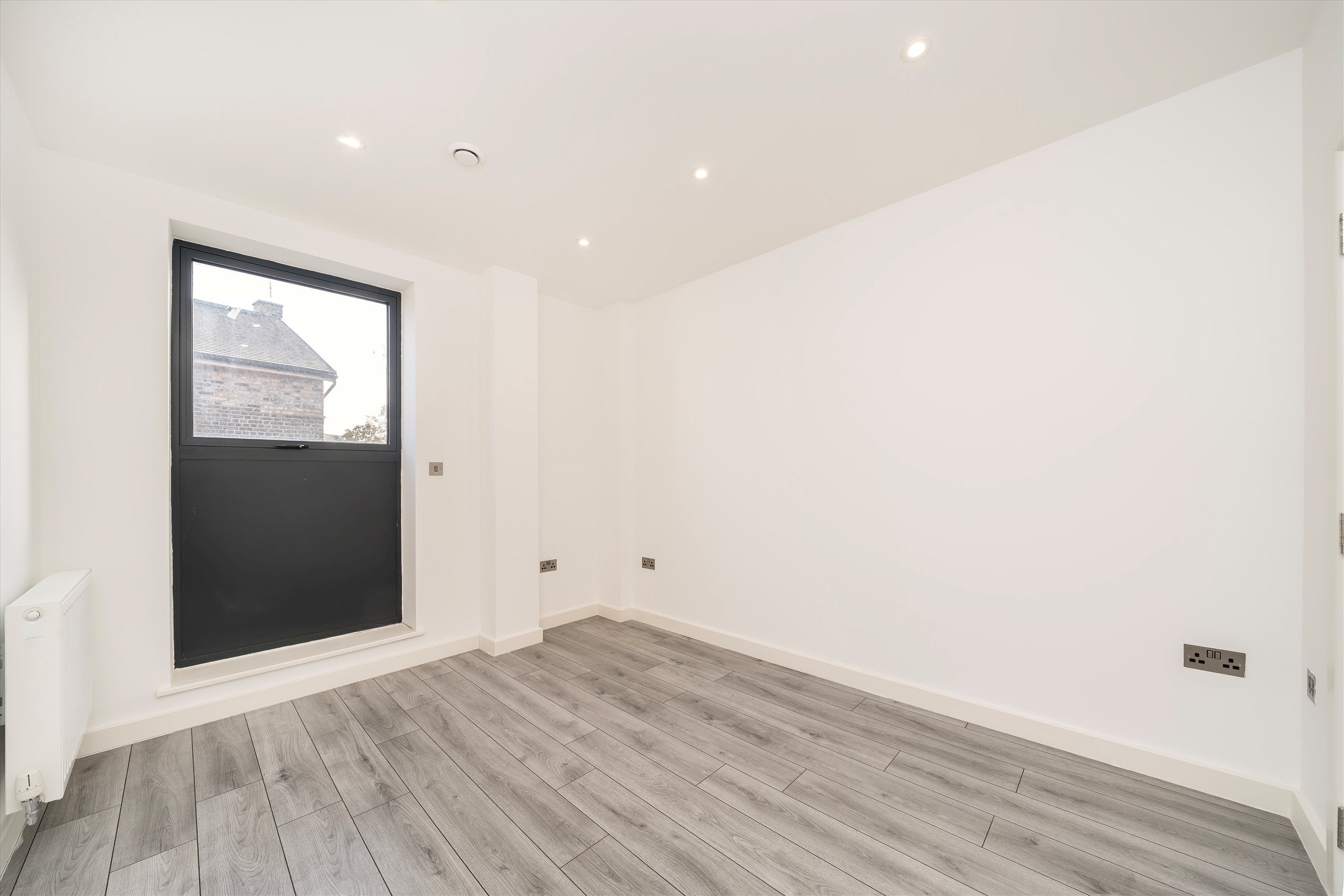 Flat Woolwich Road in Greater London