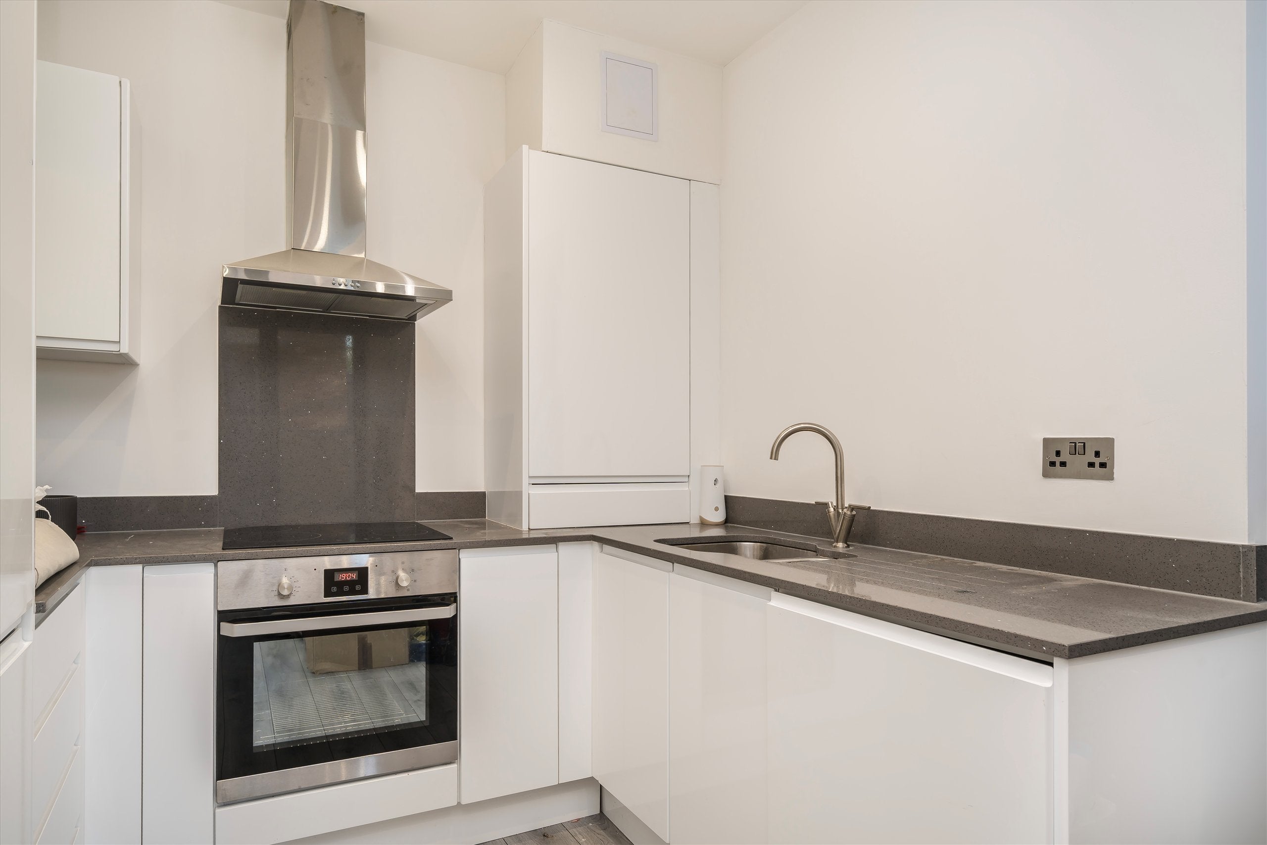 Flat Woolwich Road in Greater London