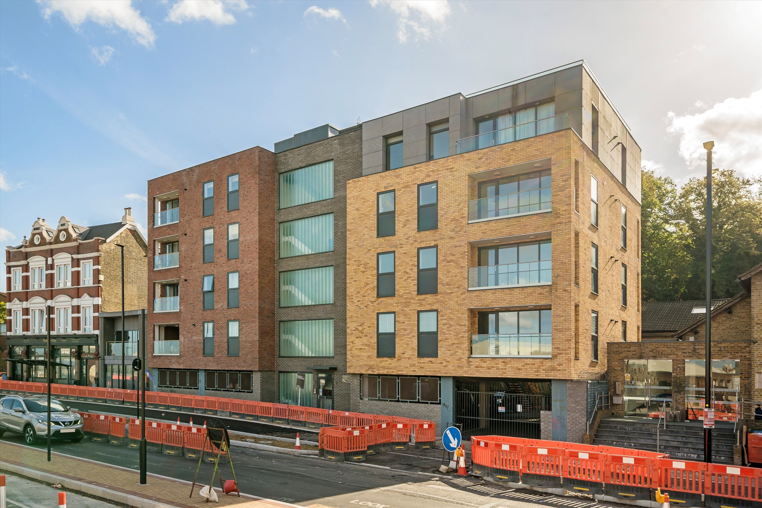 Flat Woolwich Road in Greater London