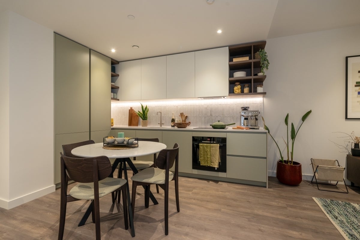 Flat Ribbon Lane in Greater London