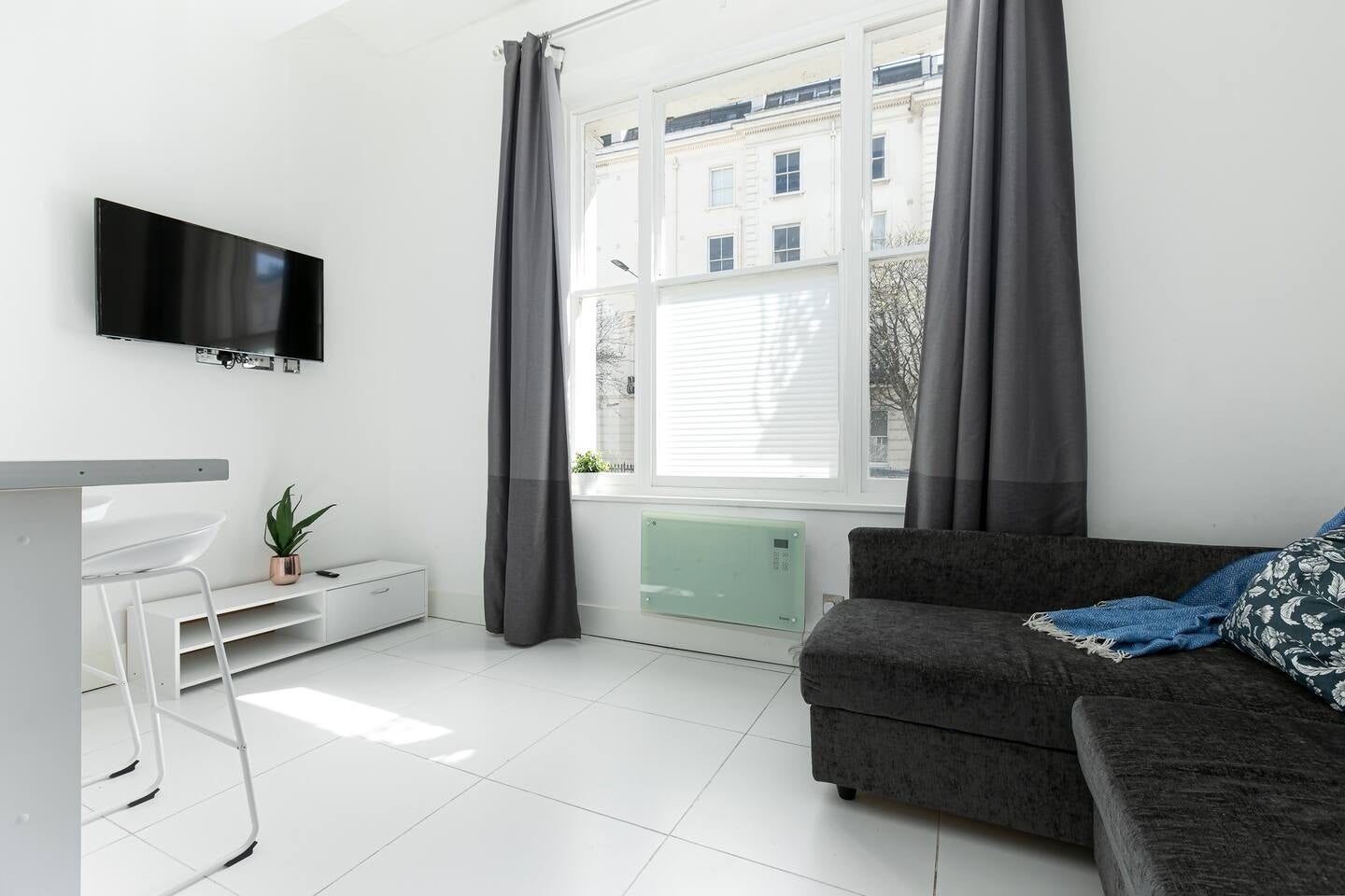 Flat Gloucester Terrace in City of Westminster