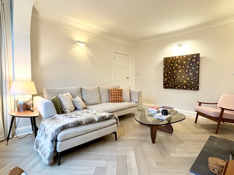 Room Glennie Road in Greater London