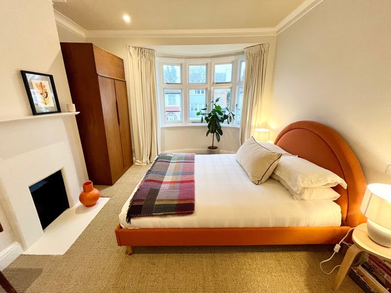 Room Glennie Road in Greater London
