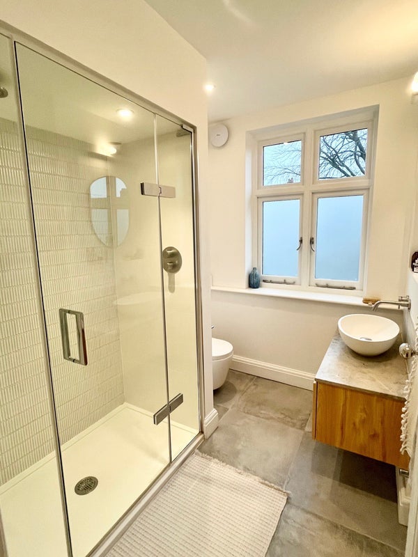Room Glennie Road in Greater London