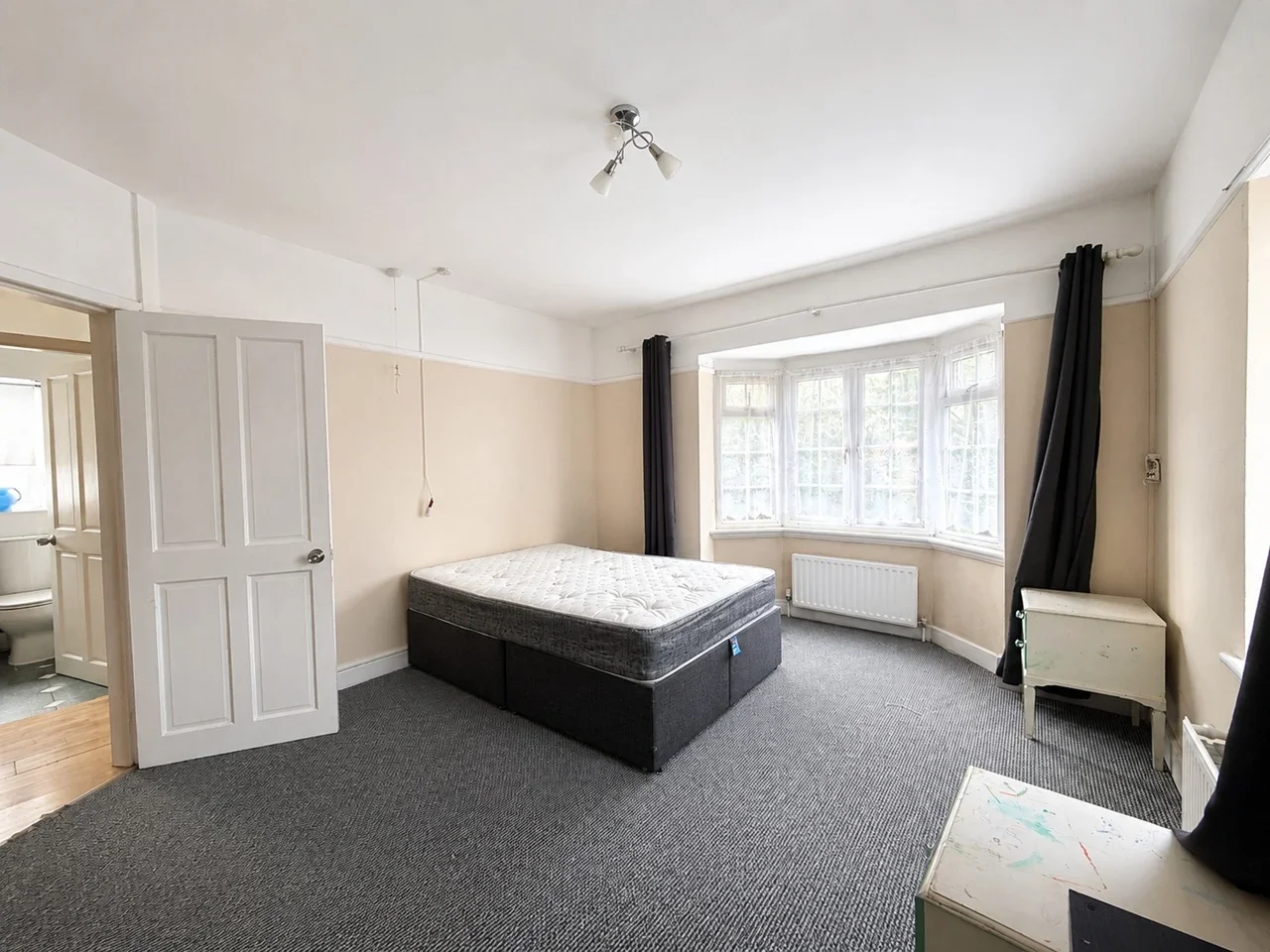 Flat Vicarage Farm Road in Greater London