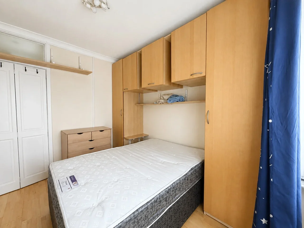 Flat Vicarage Farm Road in Greater London