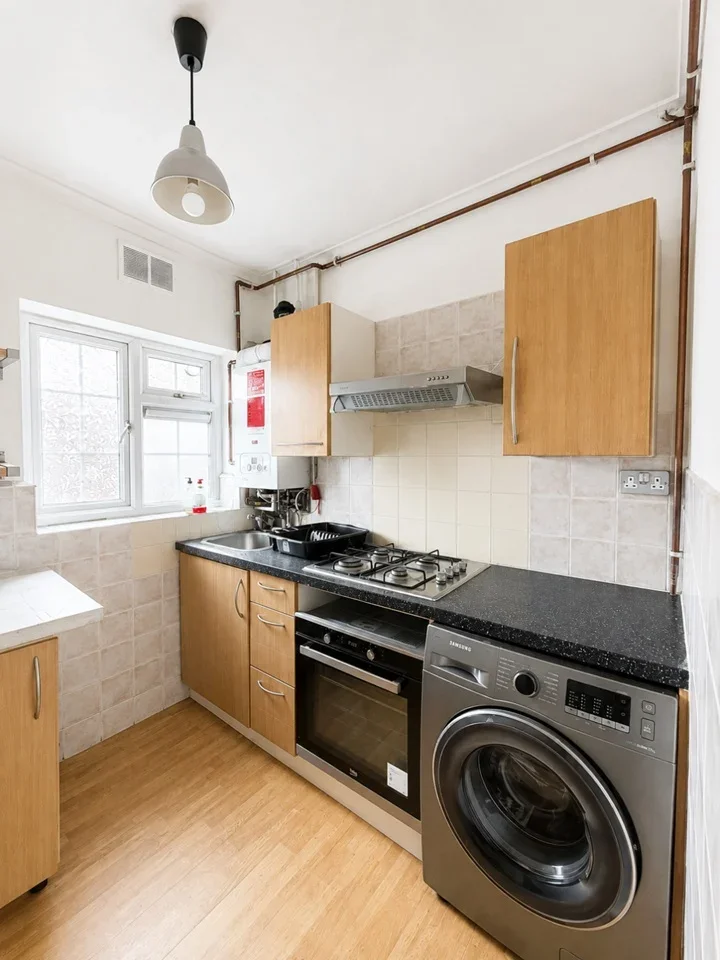 Flat Vicarage Farm Road in Greater London