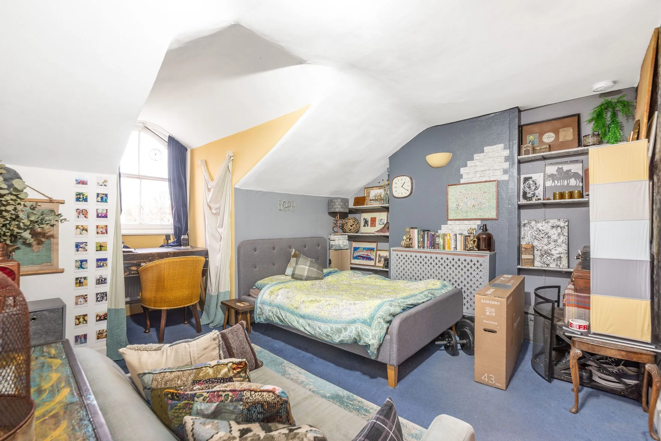 Flat Belsize Avenue in Greater London