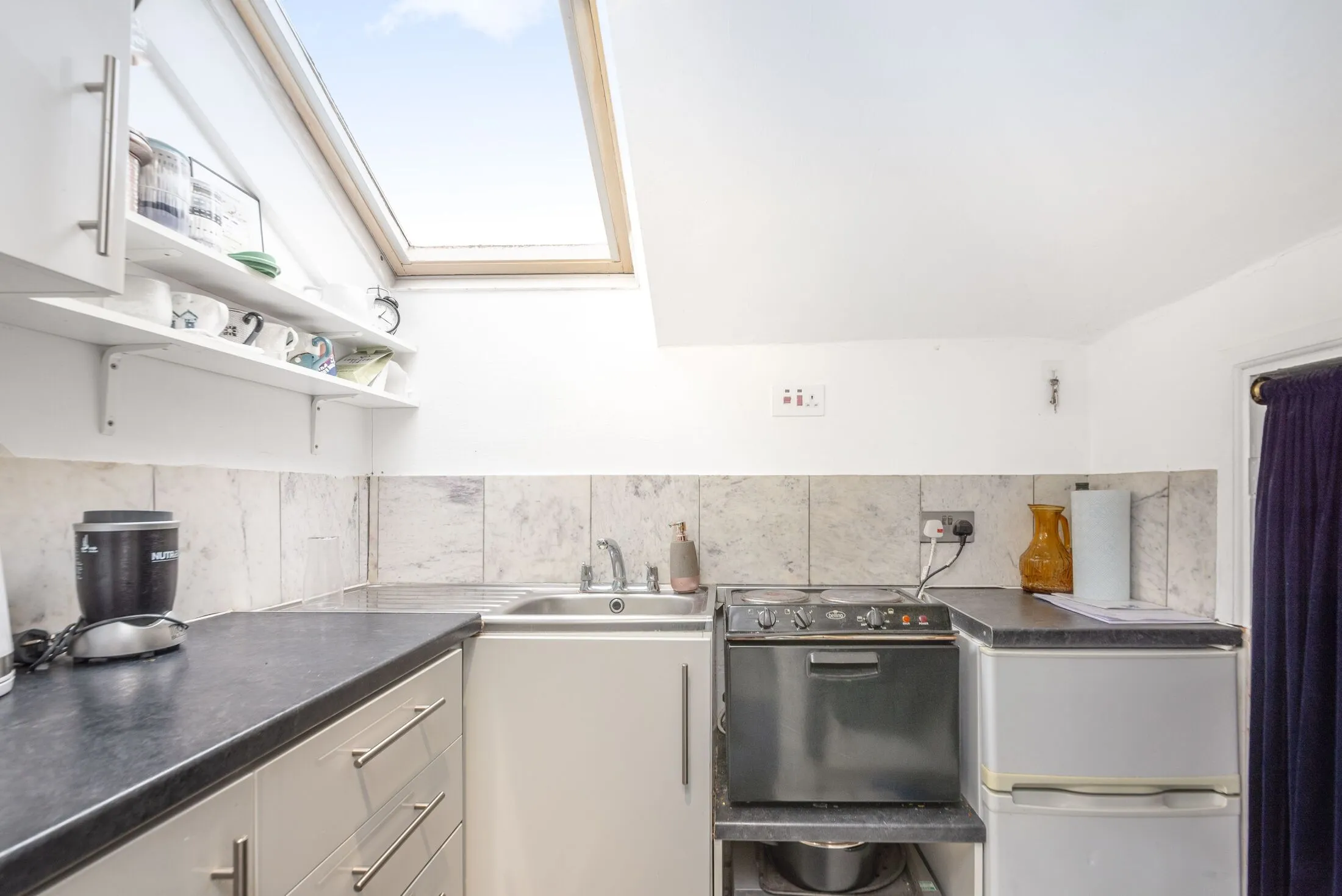 Flat Belsize Avenue in Greater London