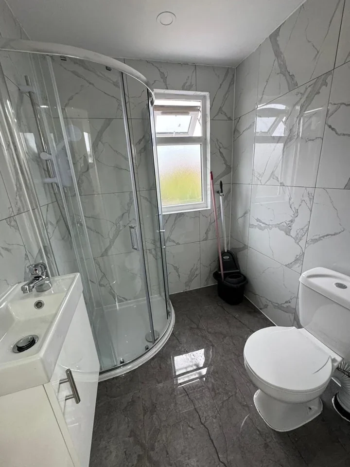 Flat Beechmount Avenue in Greater London