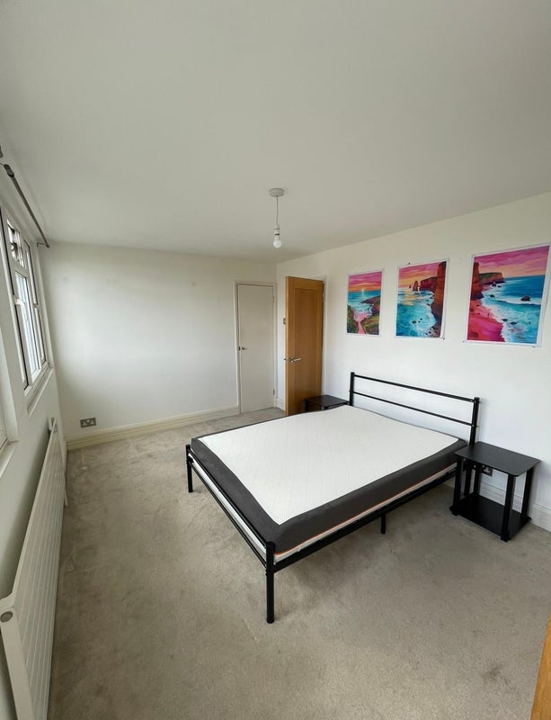 Room Lower Addiscombe Road in Greater London