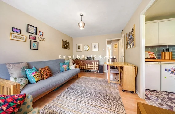 Flat Lisle Close in Greater London