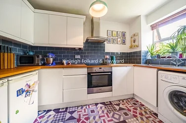 Flat Lisle Close in Greater London
