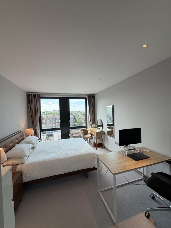 Flat Chivers Passage in Greater London
