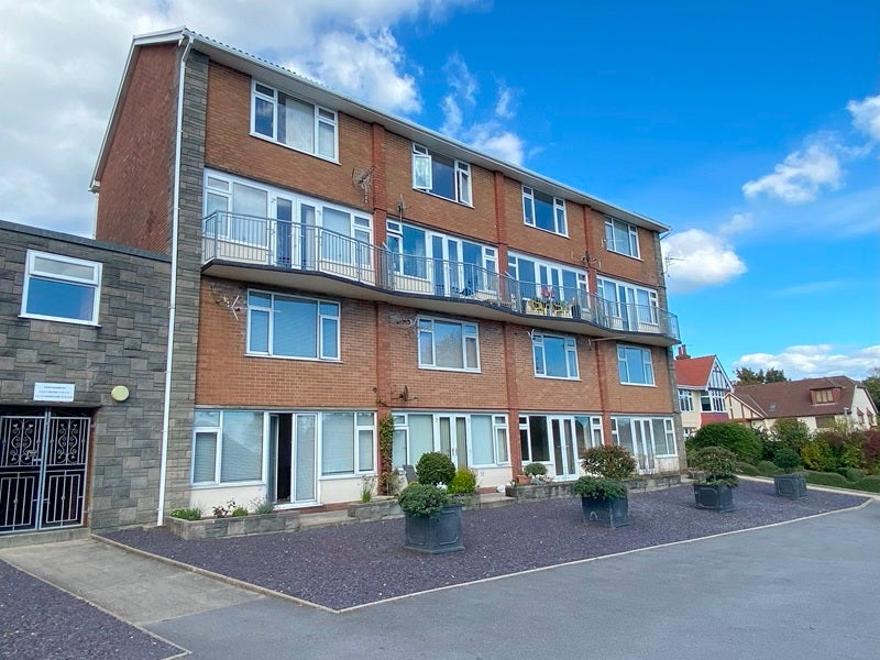 Flat Tycoch Road in Swansea