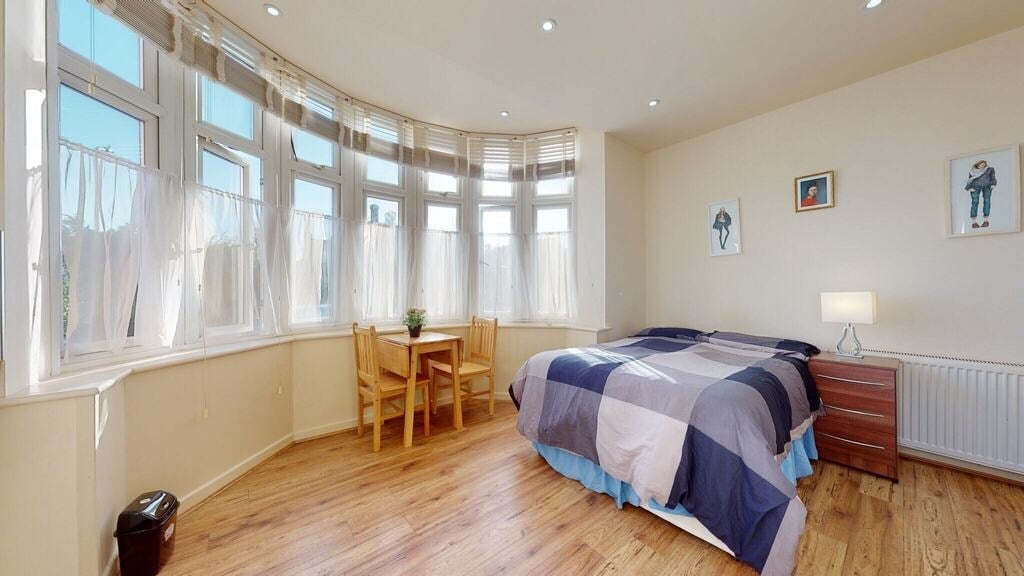 Room Chatsworth Road in Greater London