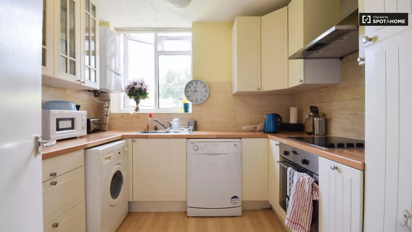 Flat Mercier Road in Greater London