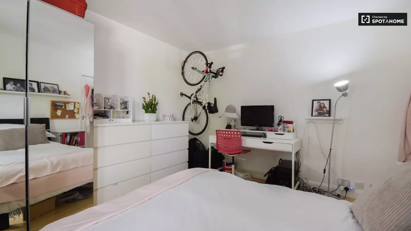 Flat Mercier Road in Greater London