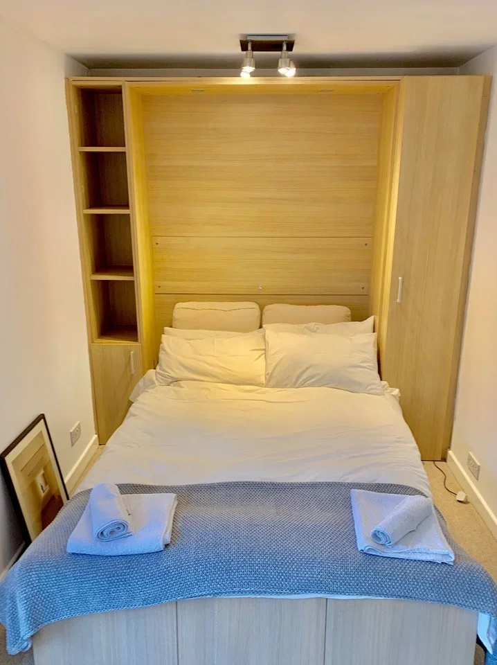 Flat Mayfield Road in Greater London