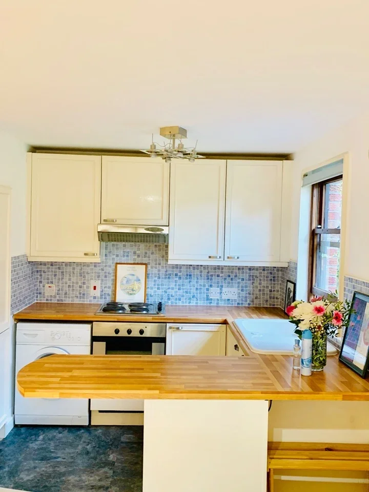 Flat Mayfield Road in Greater London