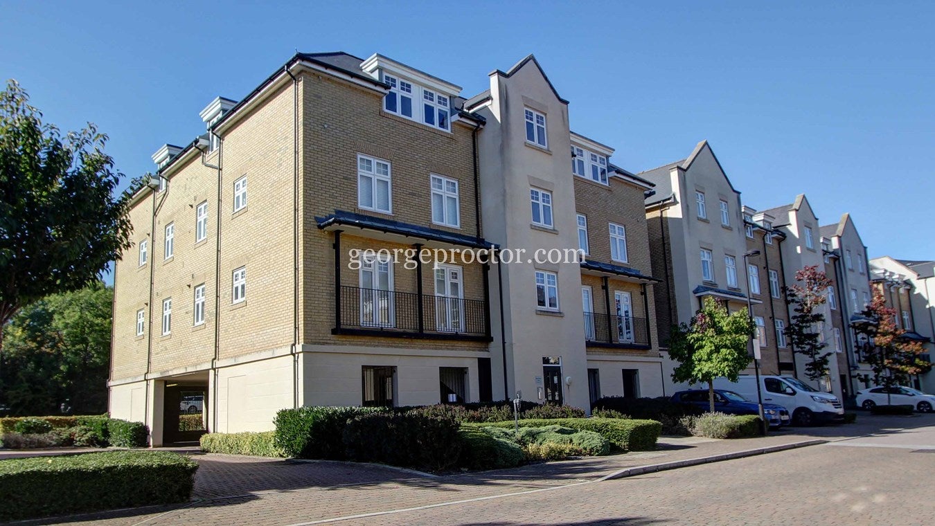 Flat Mackintosh Street in Greater London