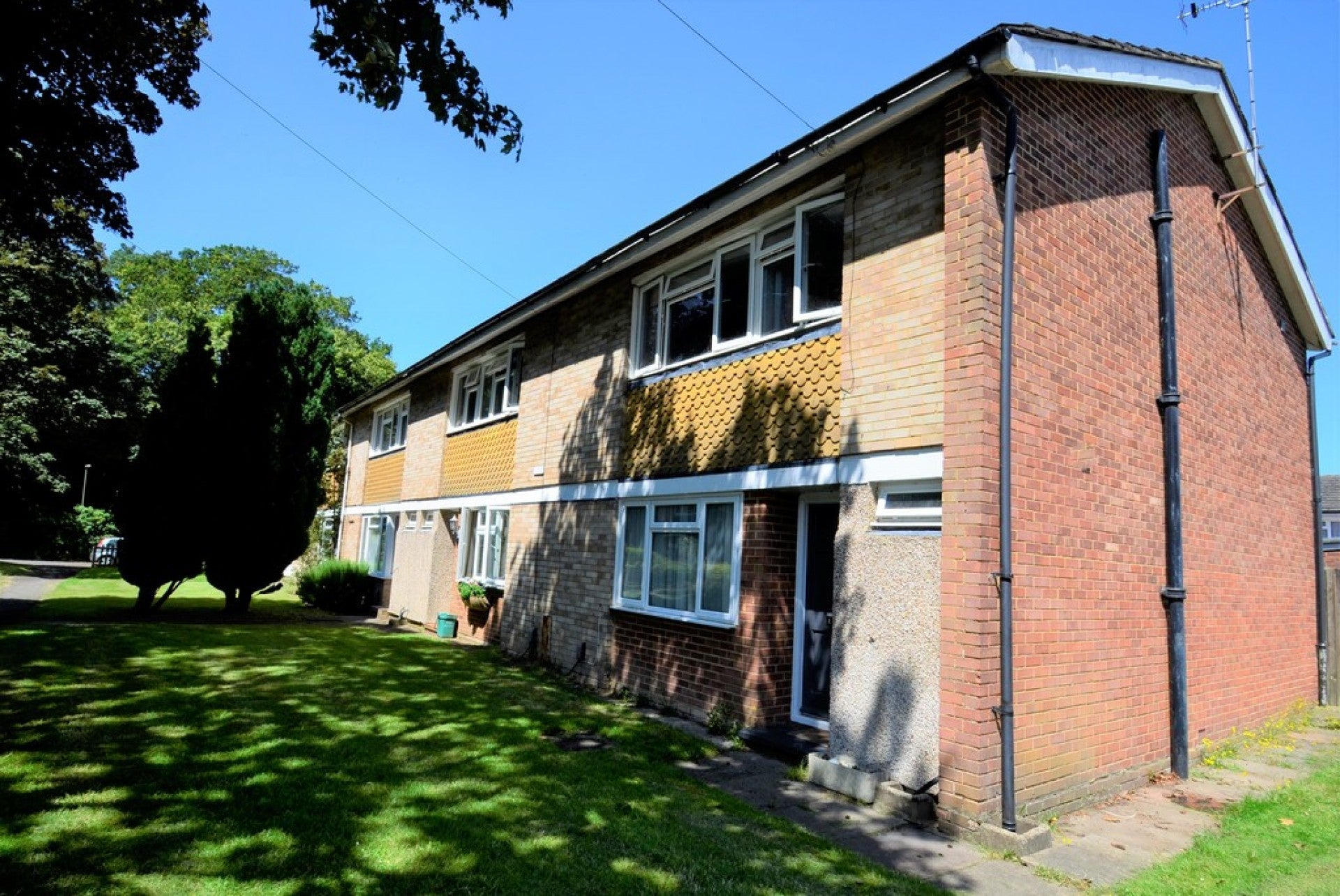 House Beechtree Avenue in Borough of Runnymede