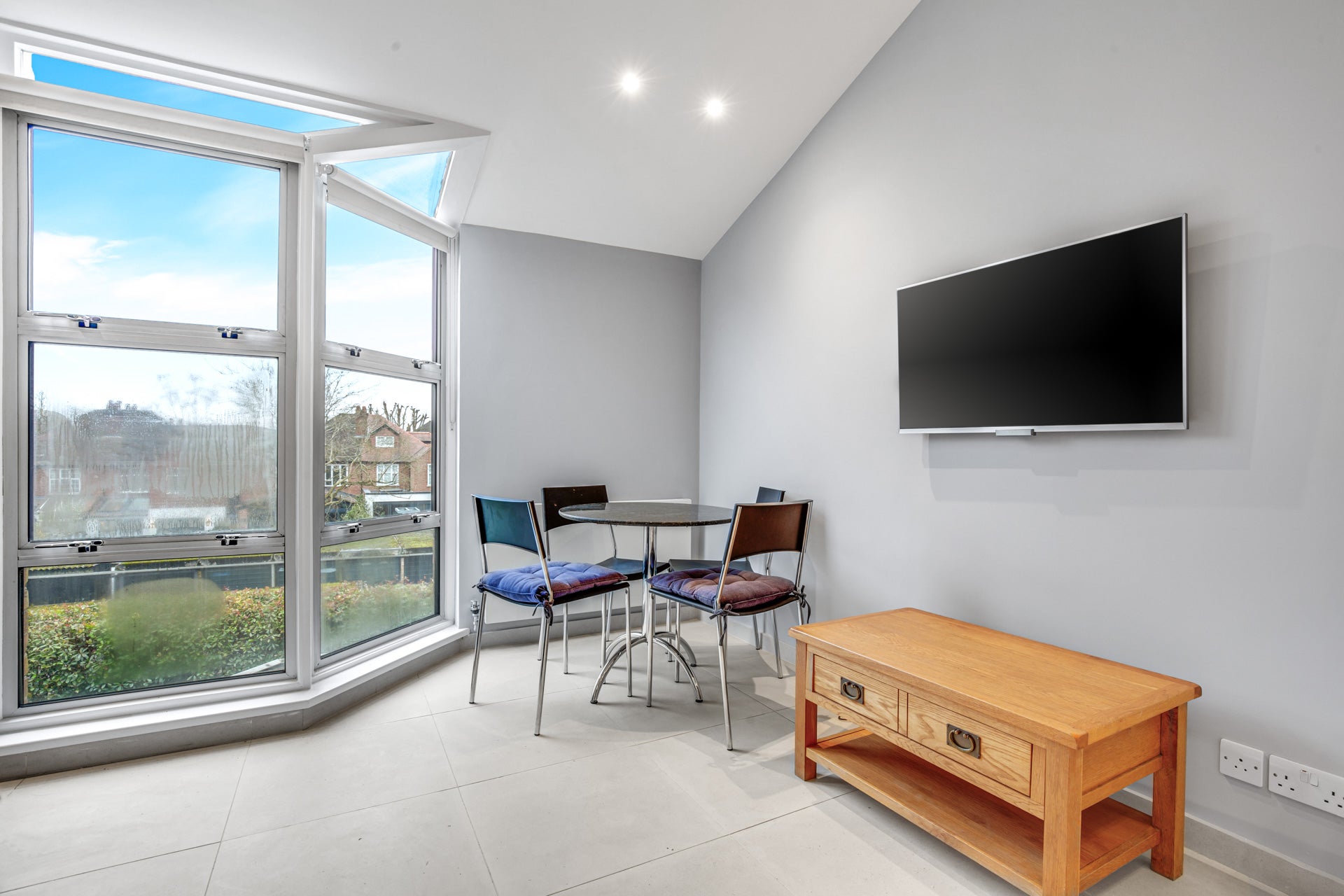 Flat Wellesley Road in Greater London