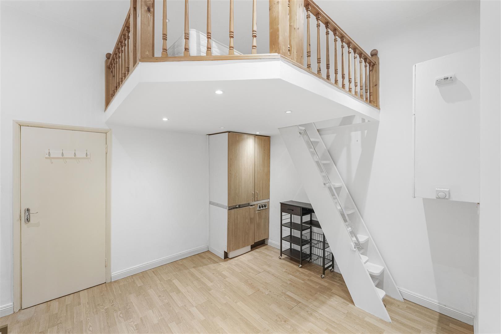 Flat Wrights Lane in Greater London