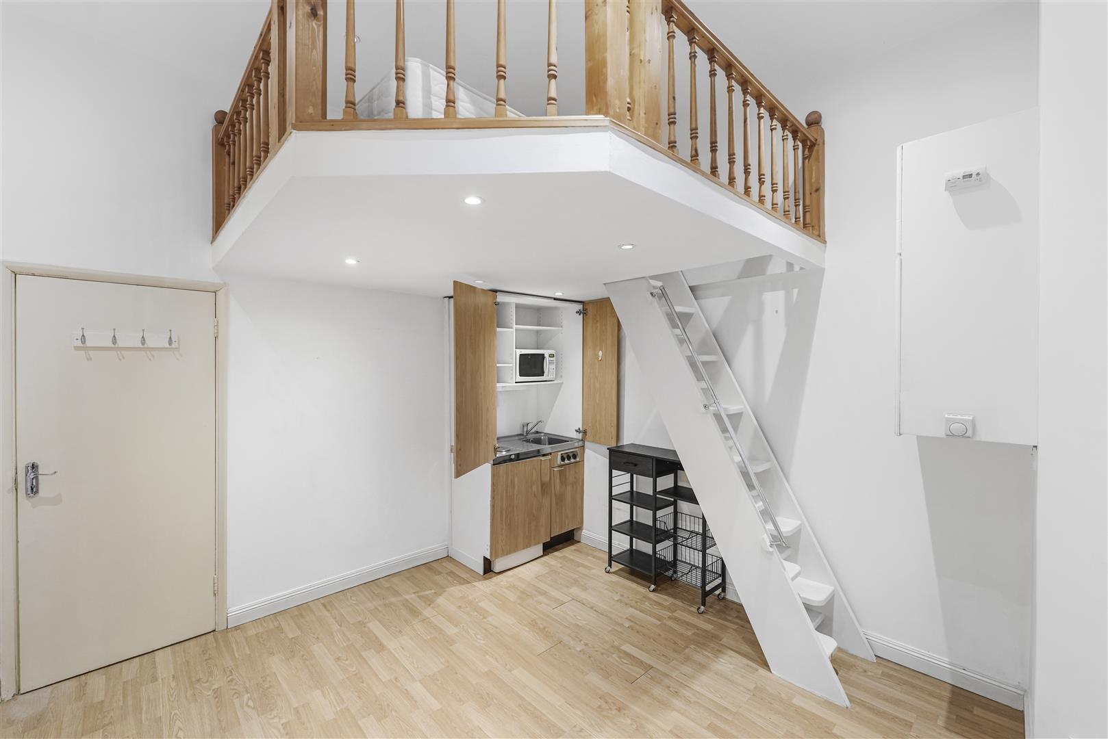 Flat Wrights Lane in Greater London
