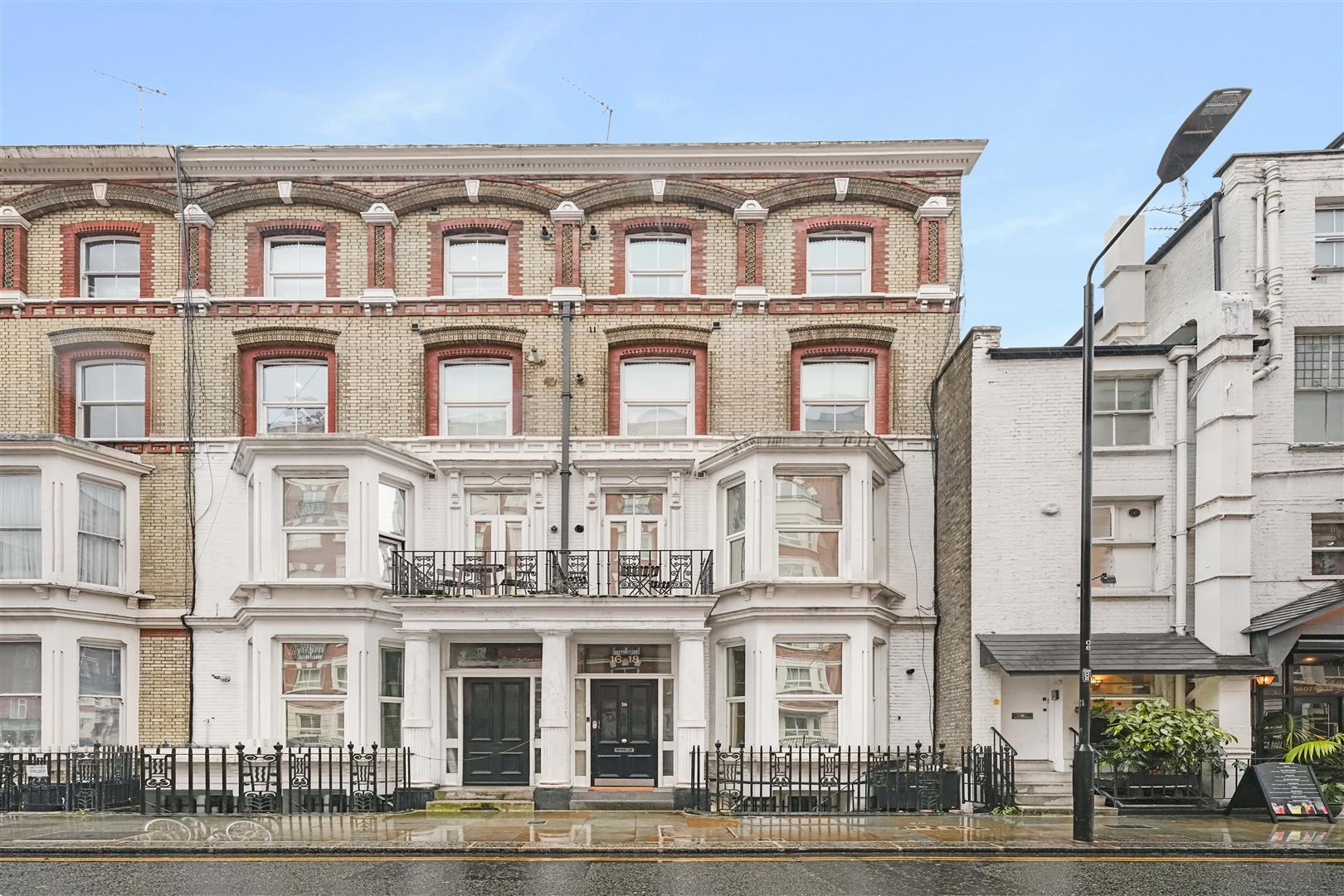 Flat Wrights Lane in Greater London