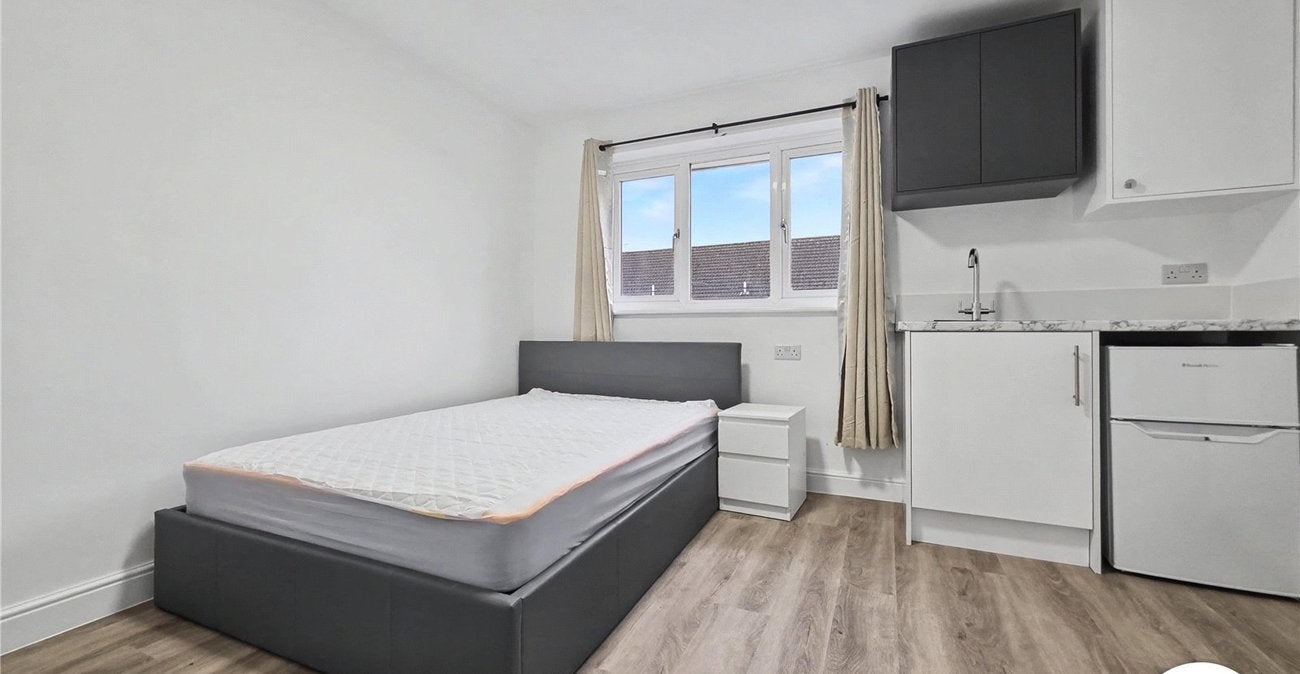 Room Waid Close in Dartford