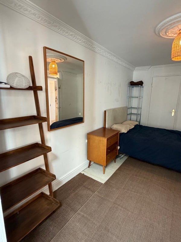 Room New North Road in Greater London