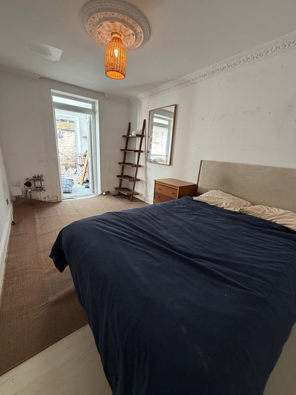 Room New North Road in Greater London