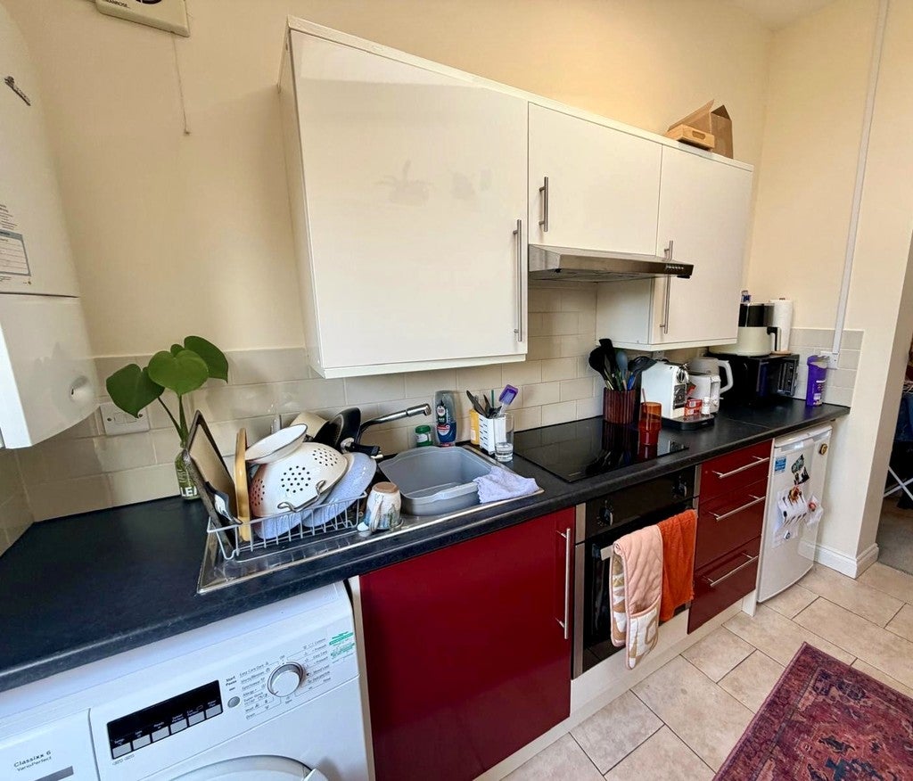 Flat Dovercourt Road in Bristol