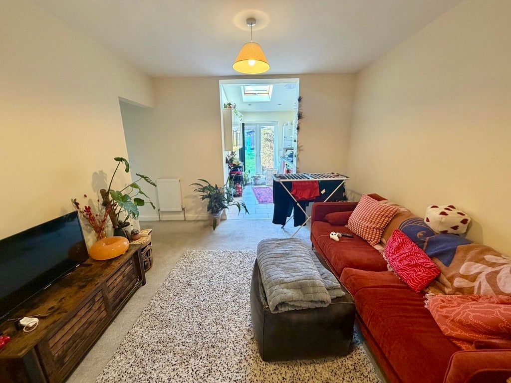 Flat Dovercourt Road in Bristol